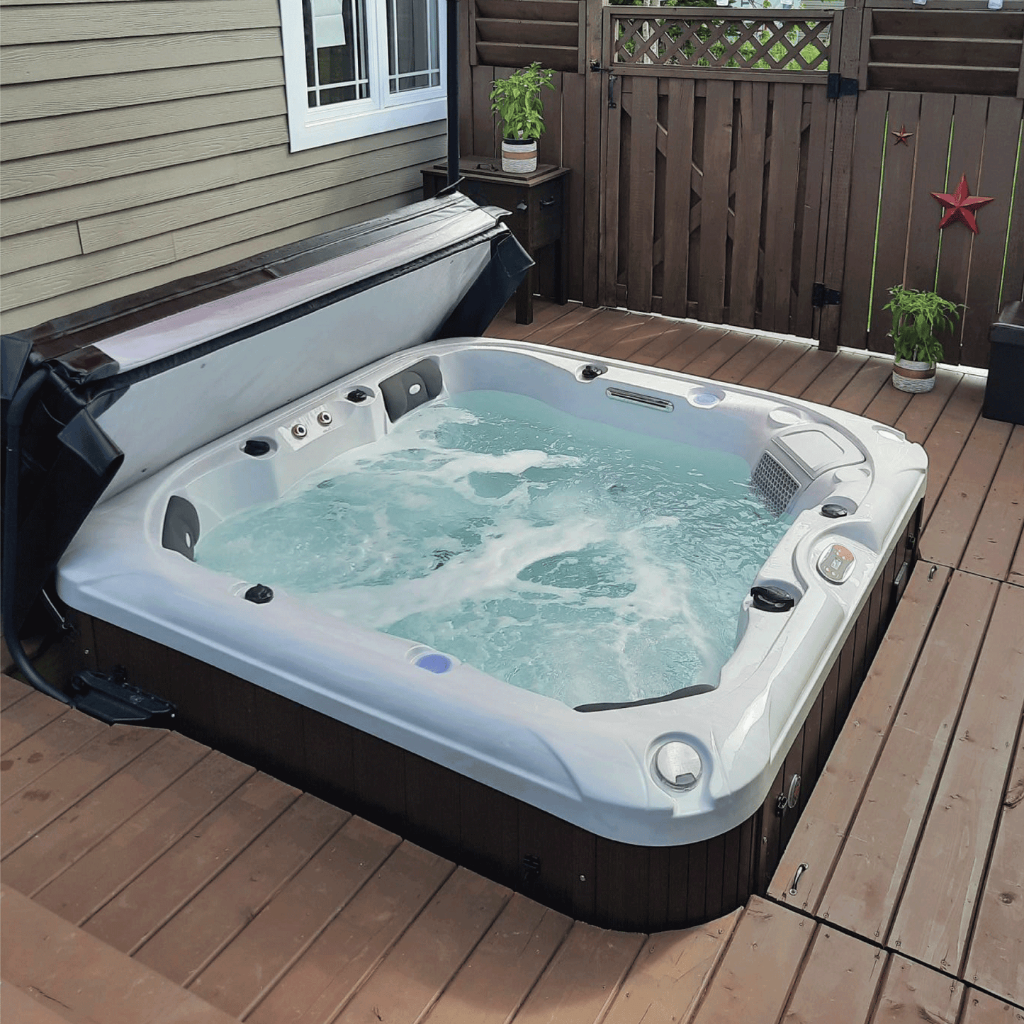 Canadian Spa Co. Cambridge 6-Person 34-Jet Hot Tub